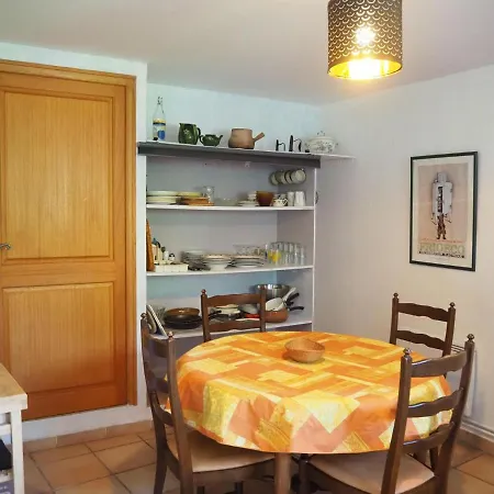 Holiday home Pretty Stone House With Terrace And Garden, Lussan