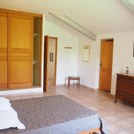 Holiday home Pretty Stone House With Terrace And Garden, Lussan Lussan (Gard)