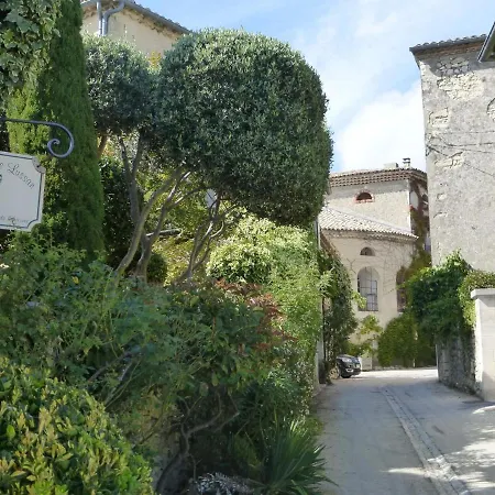 Holiday home Pretty Stone House With Terrace And Garden, Lussan