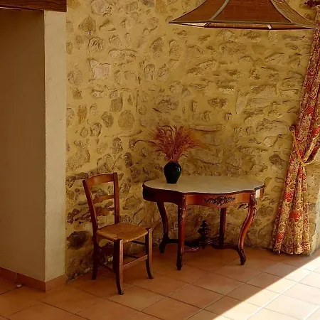 Holiday home Pretty Stone House With Terrace And Garden, Lussan